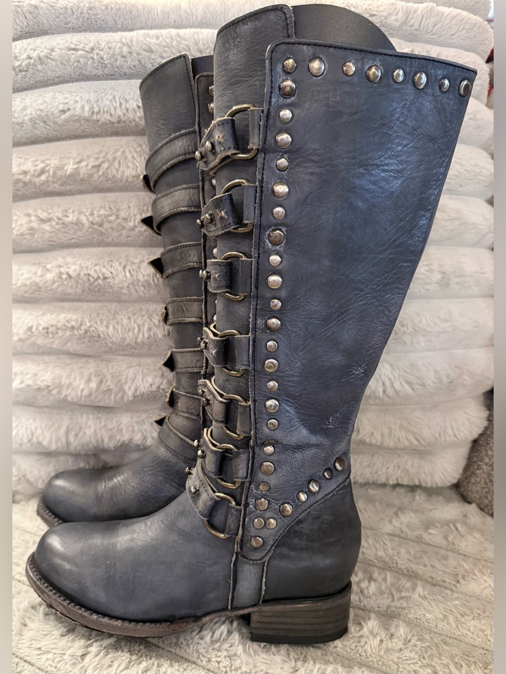 EUC- Freebird “Rory” Boots. Size 7 - Picture 4 of 8